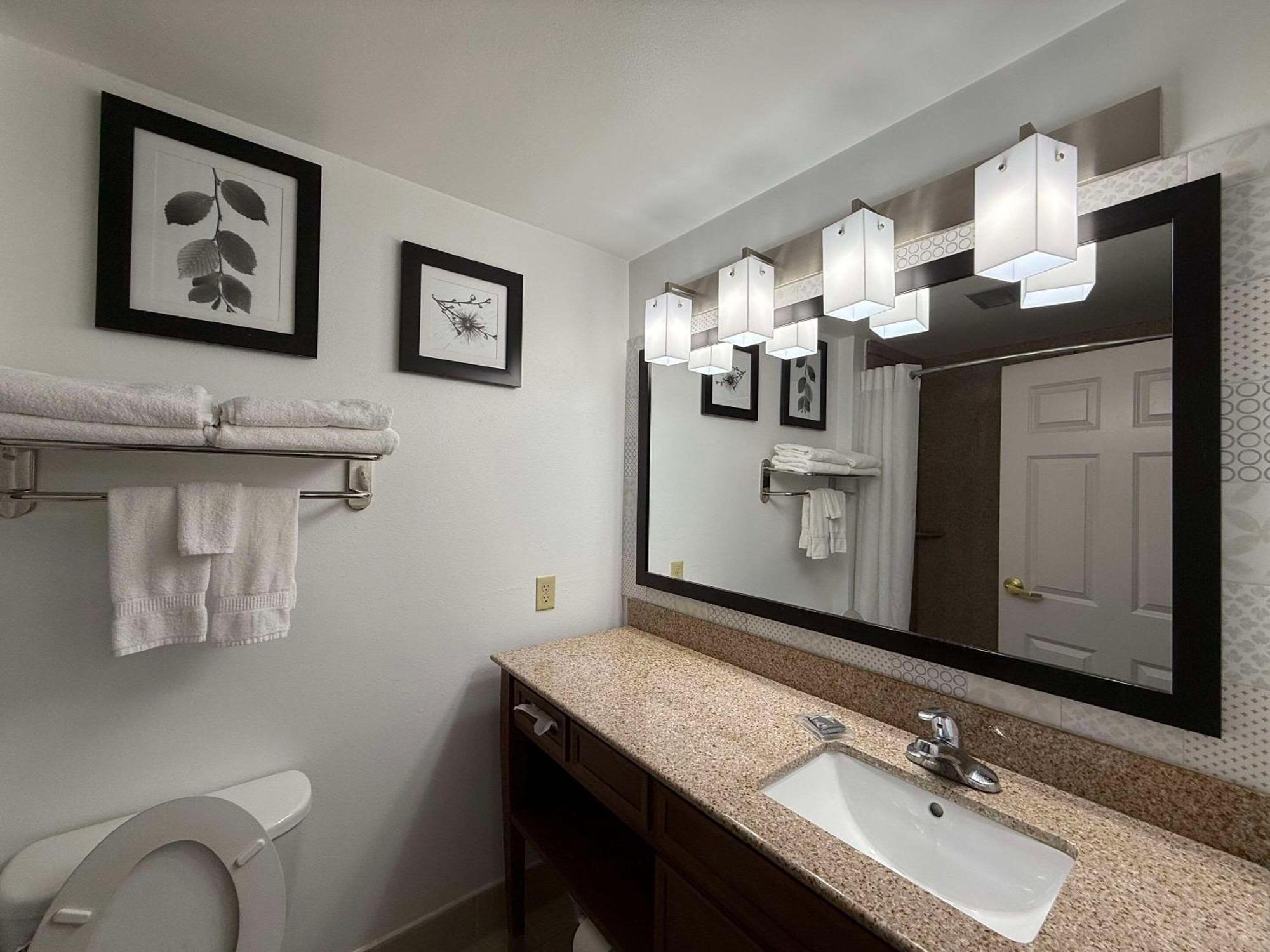 Country Inn & Suites By Radisson, Harrisburg - Hershey West, Pa Bagian luar foto